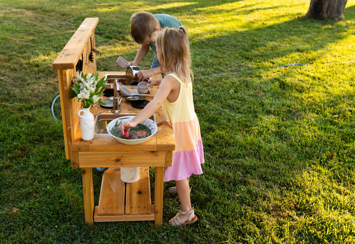 Centered Simple Kitchen with Backsplash (Clear Sinks)