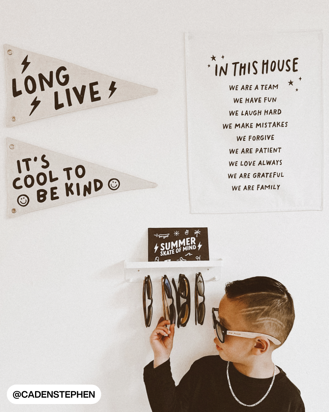 Bannière « Dans cette maison » (noire)