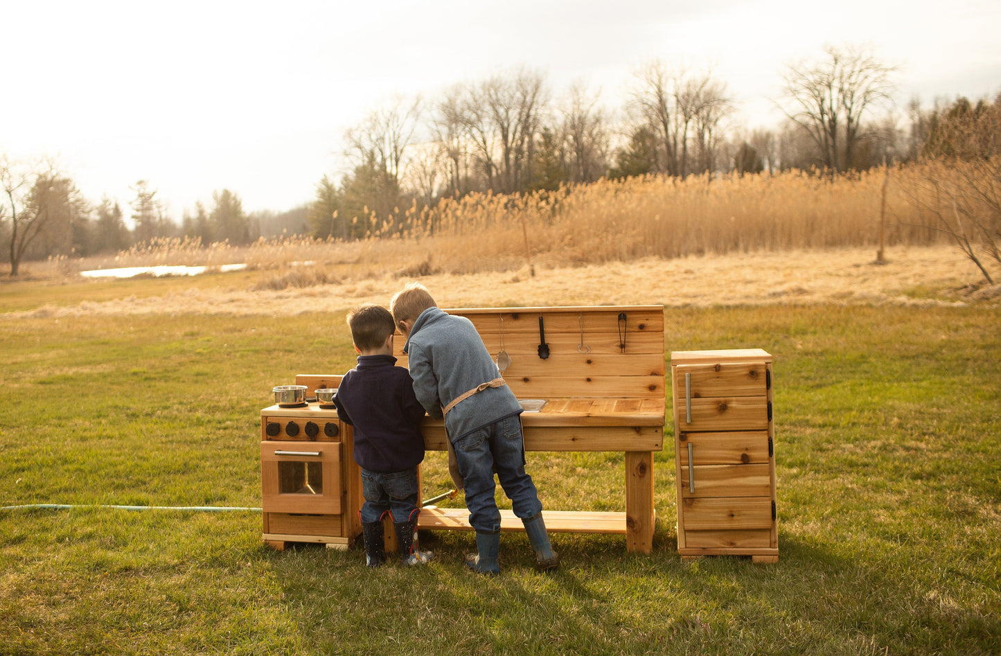 Cuisine simple avec dosseret et étagère (éviers à gauche)