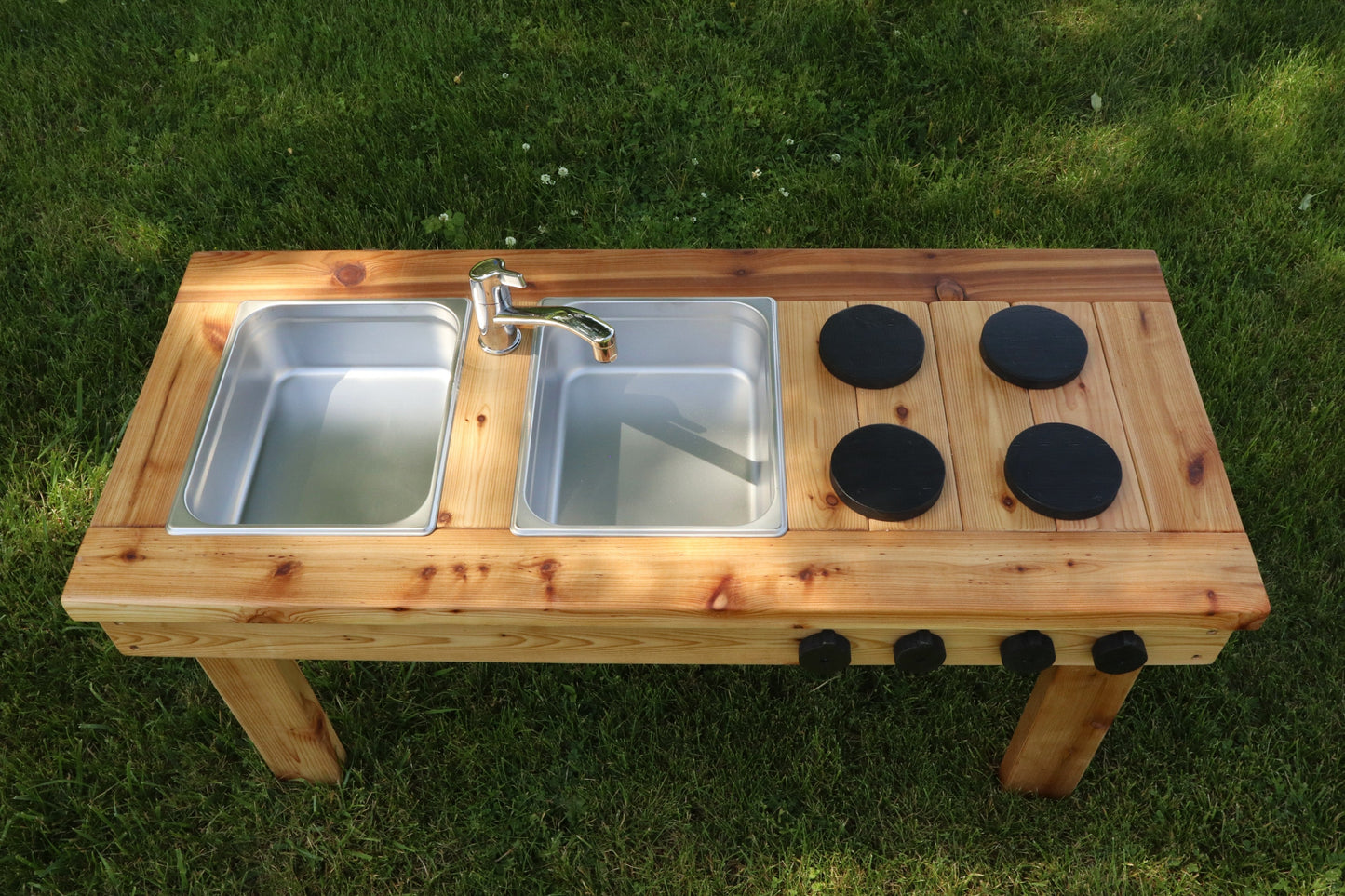 Simple Mud Kitchen (no shelf)