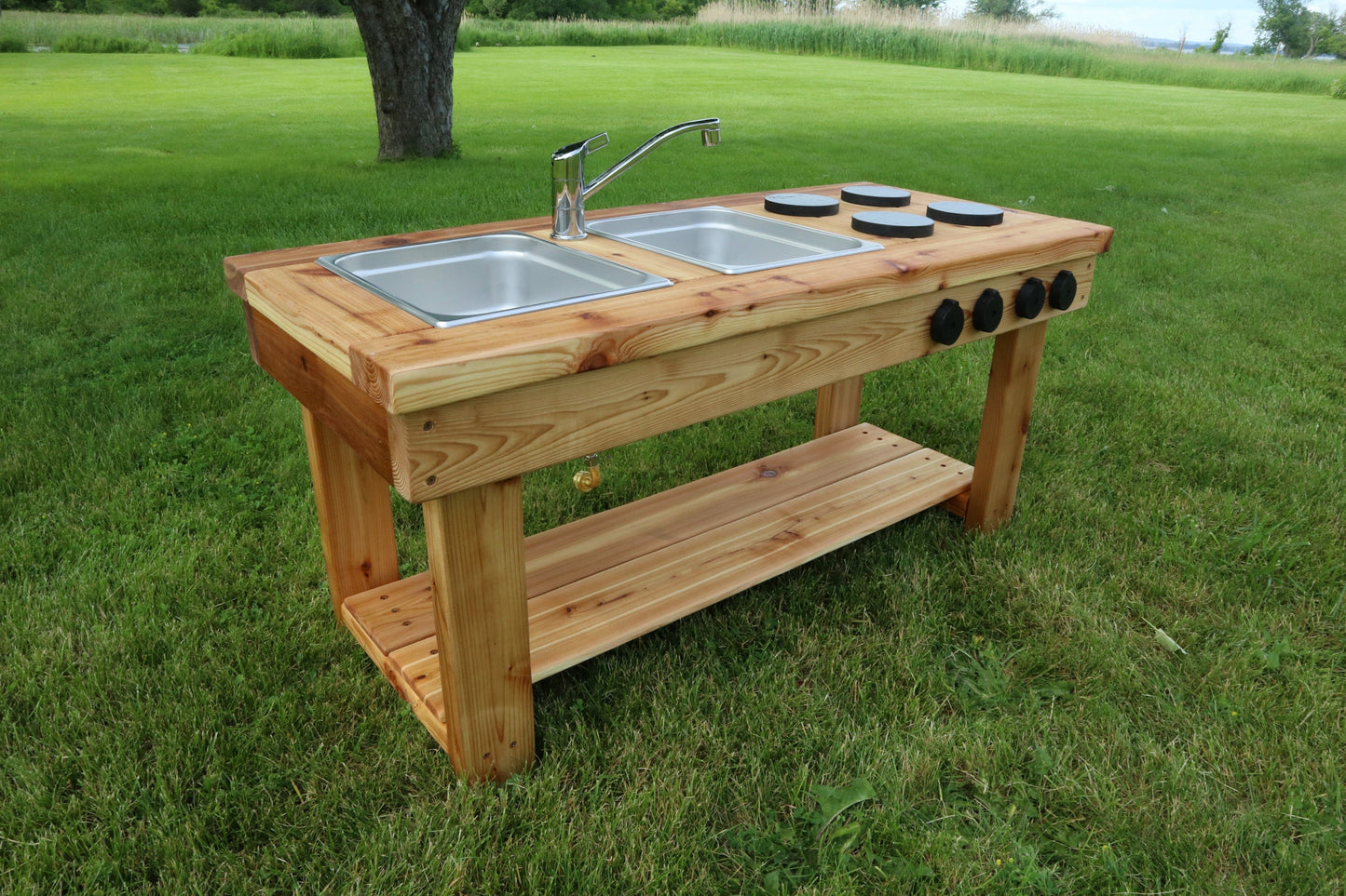 Simple Mud Kitchen (with shelf)