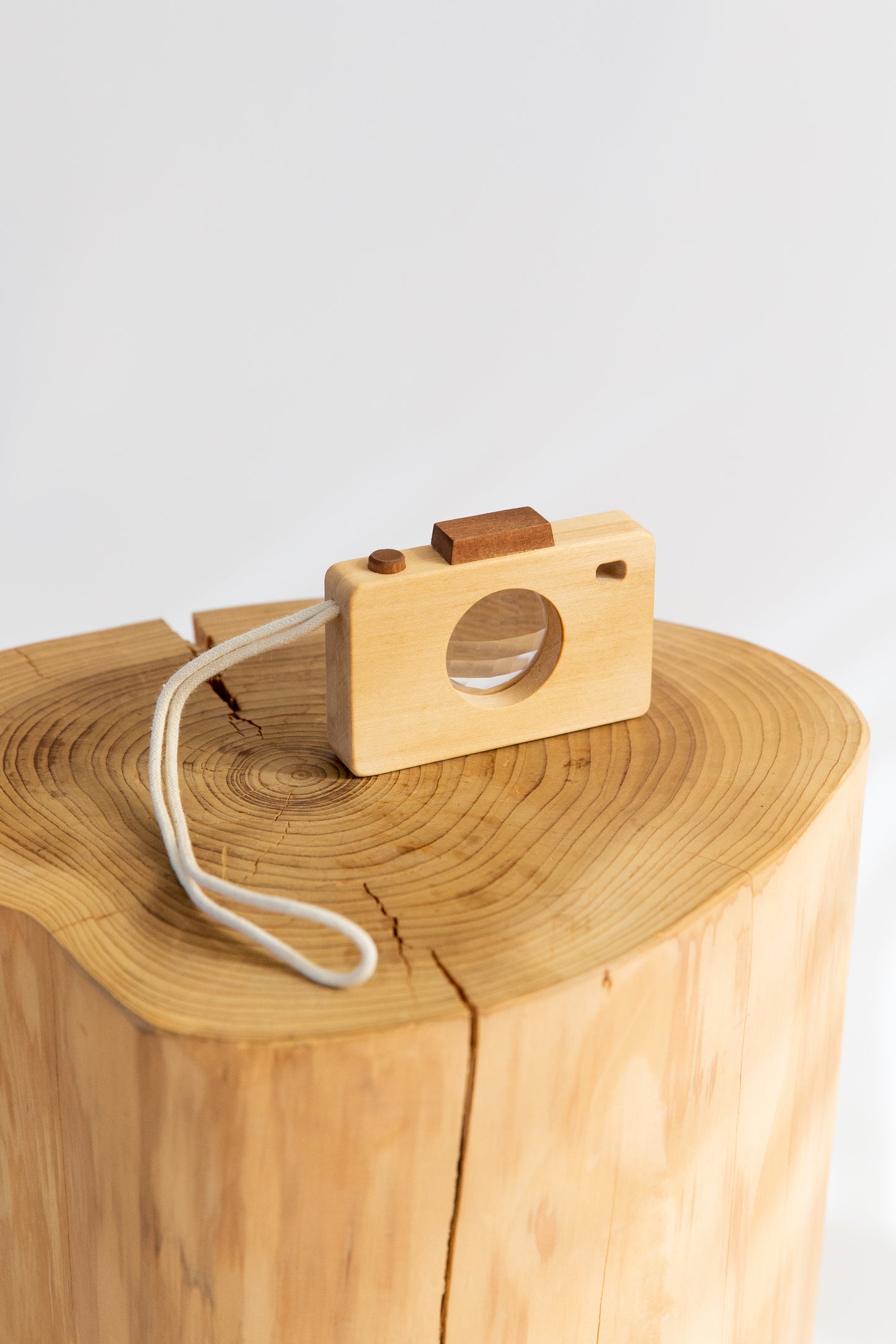 Appareil photo jouet en bois par Avdar