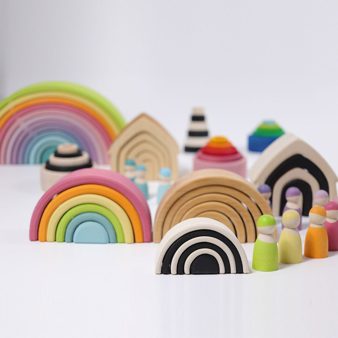 Grimm's - Medium Natural Rainbow (6 pieces)