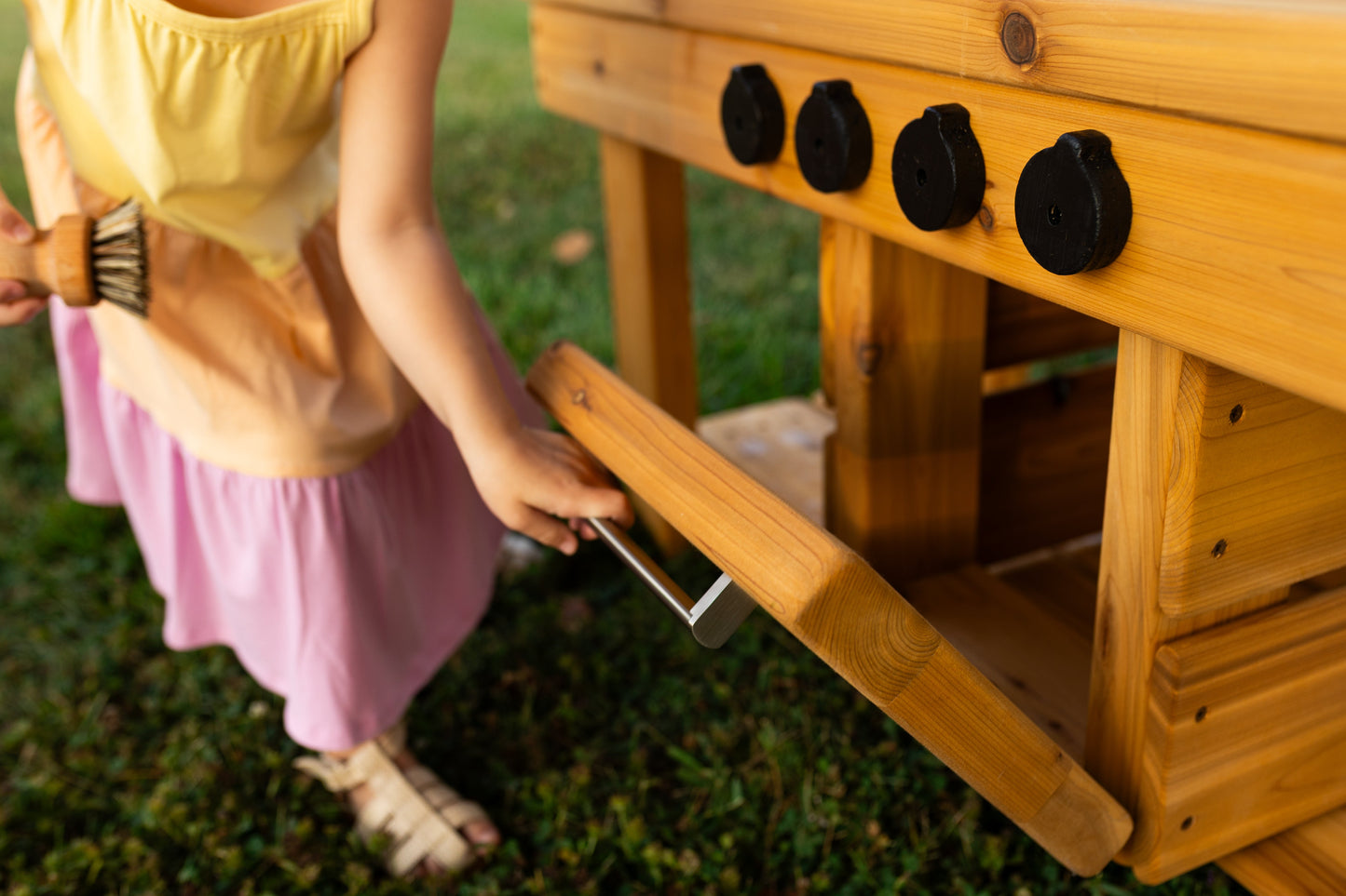 Centered Simple Kitchen with Oven (Clear Sinks)