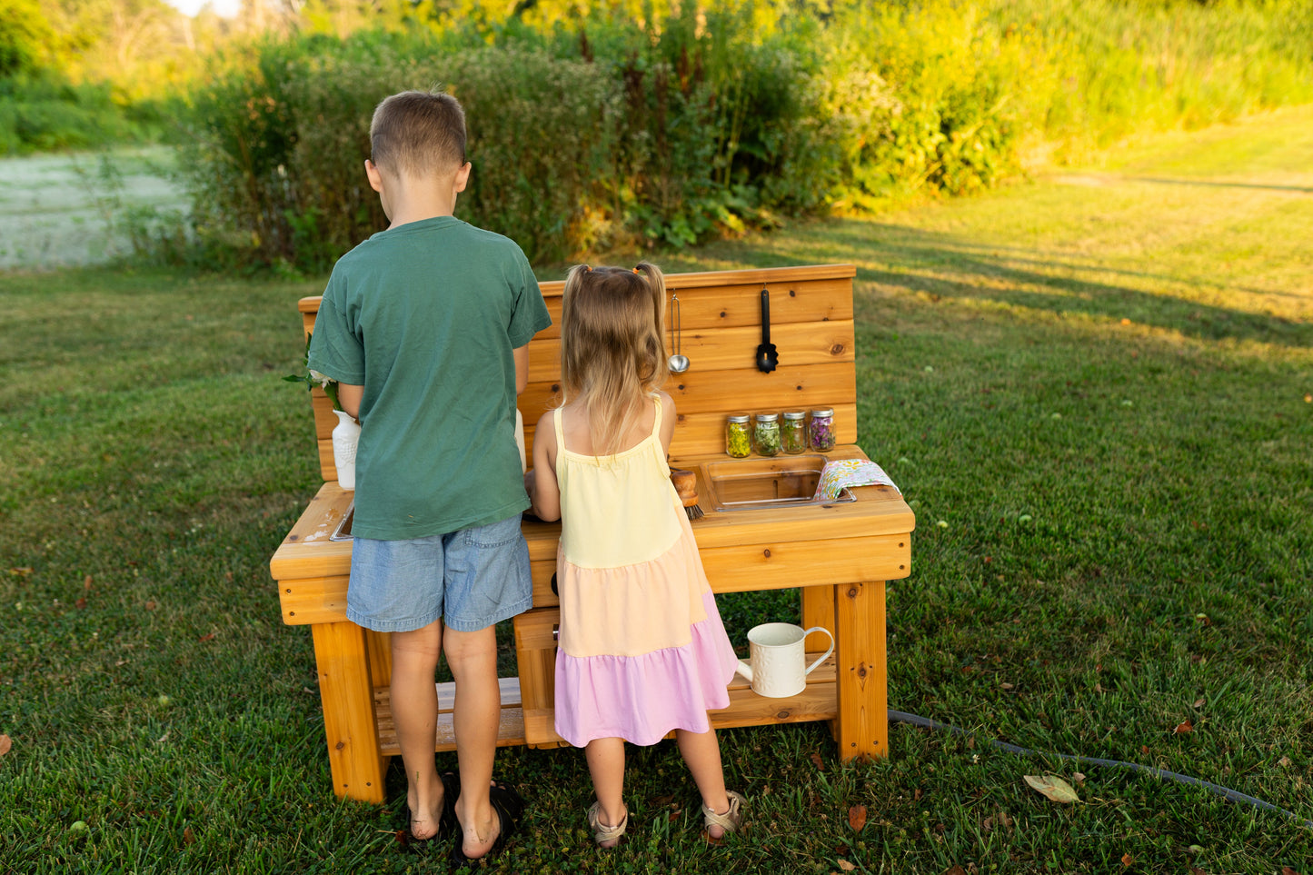 Centered Simple Kitchen with Oven (Clear Sinks)