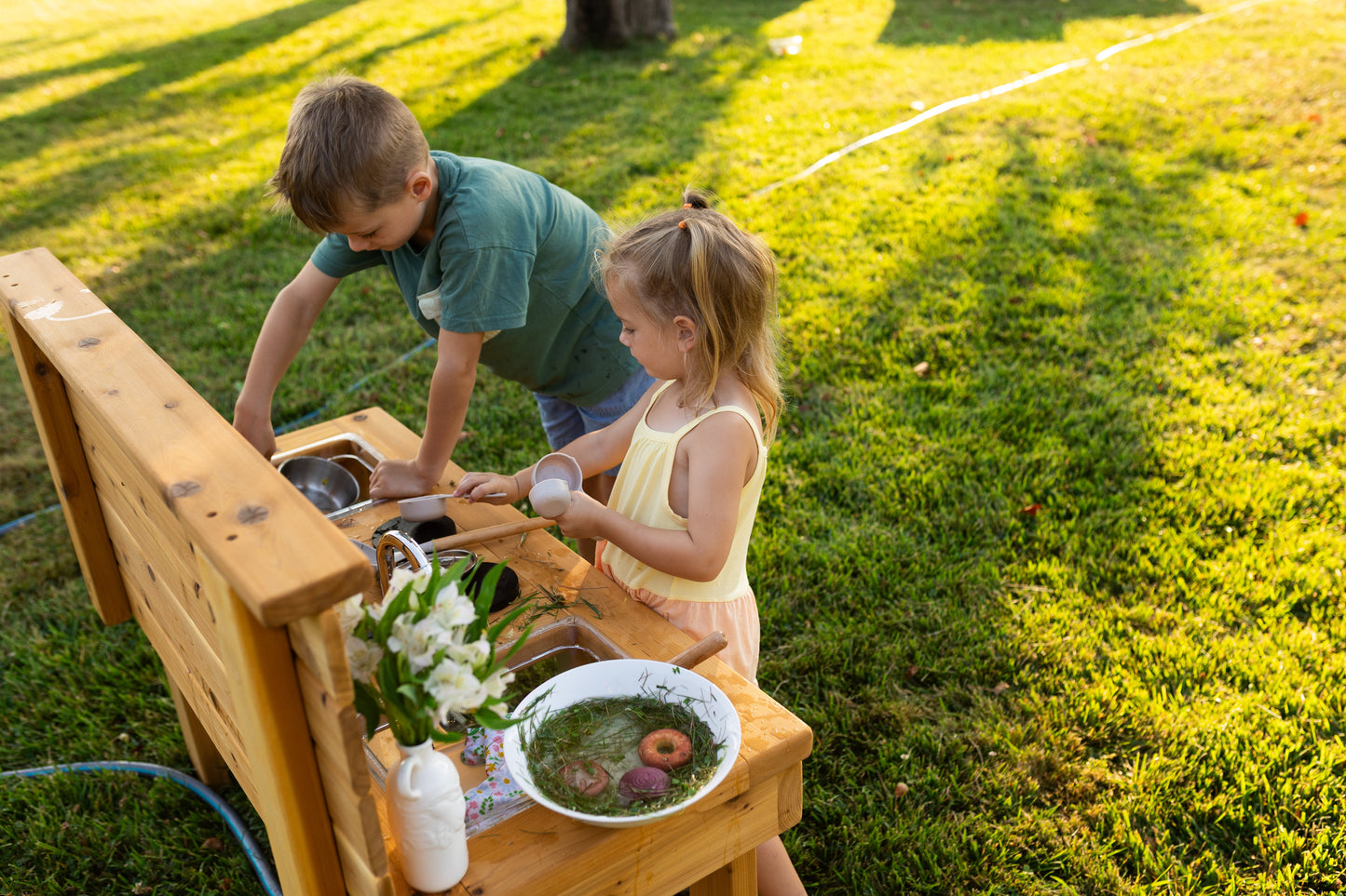 Centered Simple Kitchen with Backsplash (Clear Sinks)