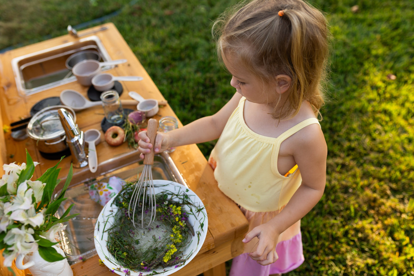 Centered Simple Kitchen with Backsplash (Clear Sinks)