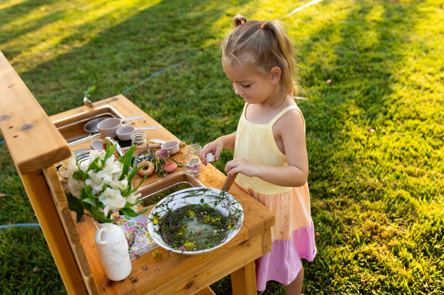 Centered Simple Kitchen with Backsplash (Clear Sinks)
