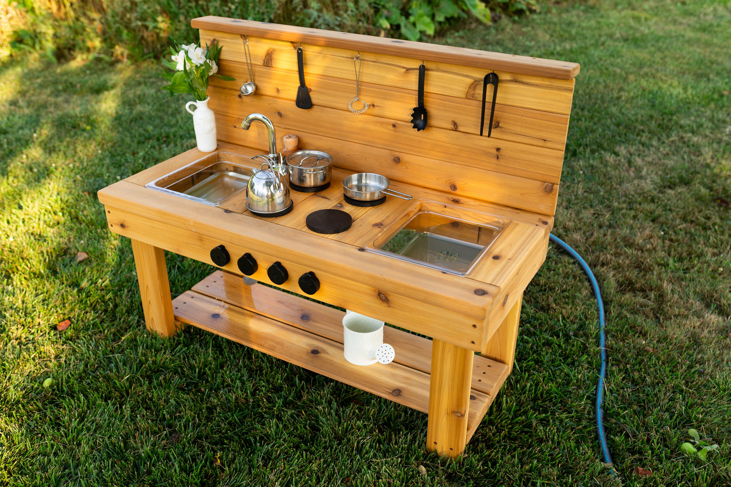 Centered Simple Kitchen with Backsplash (Clear Sinks)