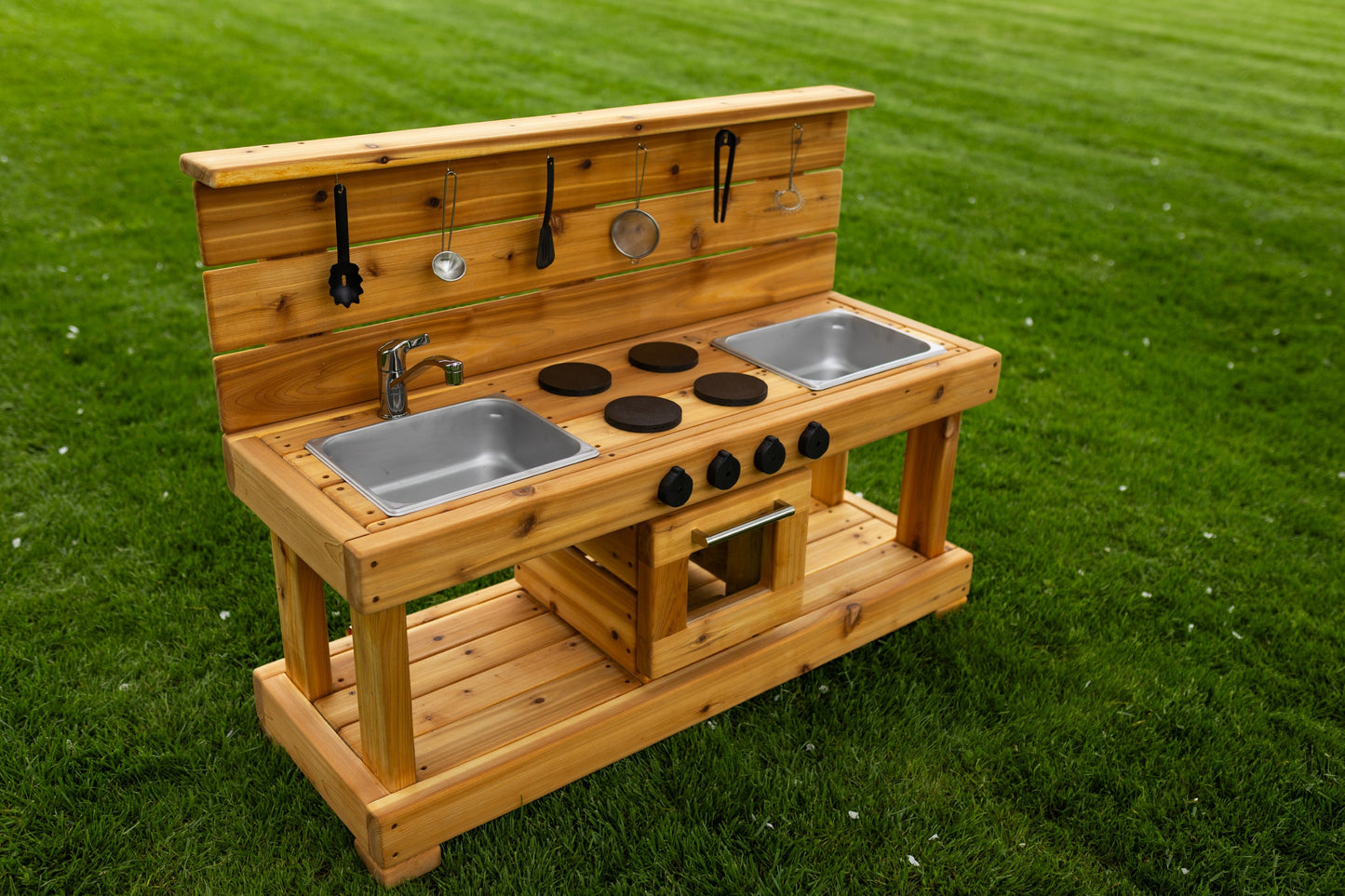 Centered Mud Kitchen with Oven and Working Sink – Wood Wood Toys