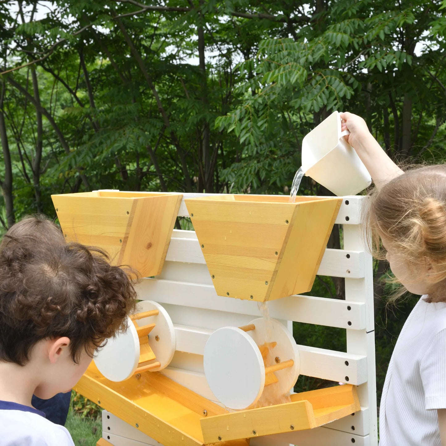 Grande table à eau d'extérieur en bois pour enfants et tout-petits par Avenlur