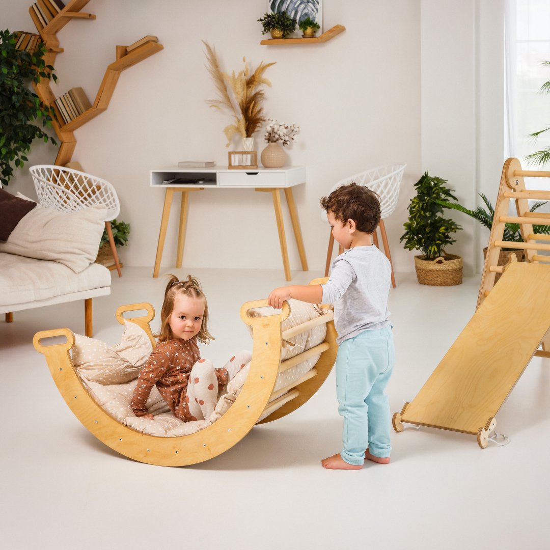 Ensemble d'escalade Montessori 4 en 1 : échelle triangulaire + arche d'escalade + planche à toboggan + coussin beige