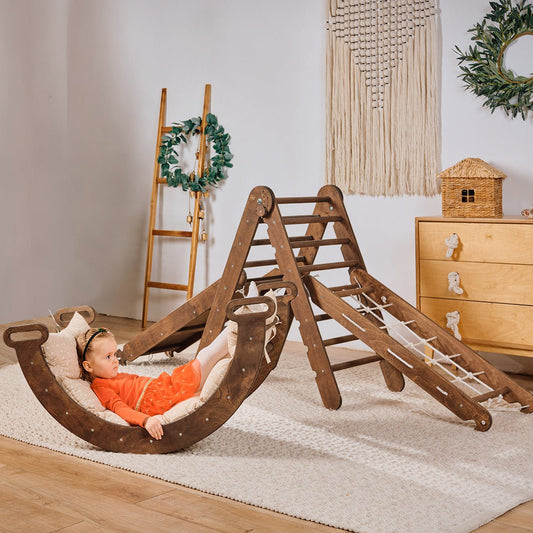 Ensemble d'escalade Montessori 5 en 1 : échelle triangulaire + arche/bascule + planche/rampe coulissante + filet + coussin – Chocolat