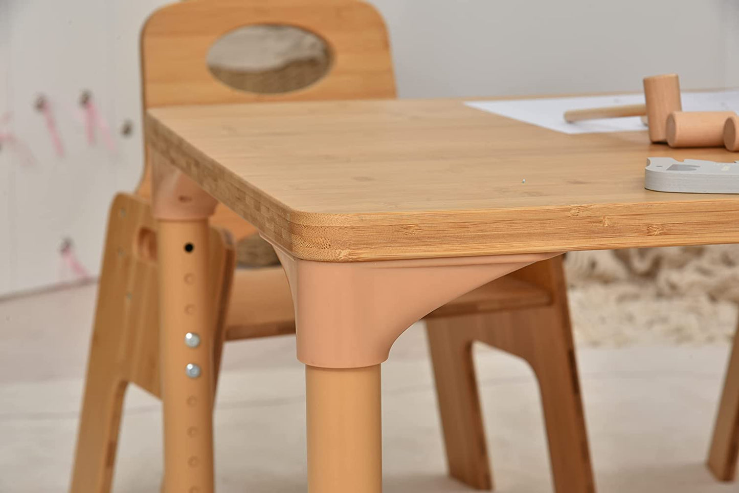 Adrian - Ensemble table et chaises en bambou pour tout-petits, 5 pièces, par Avenlur