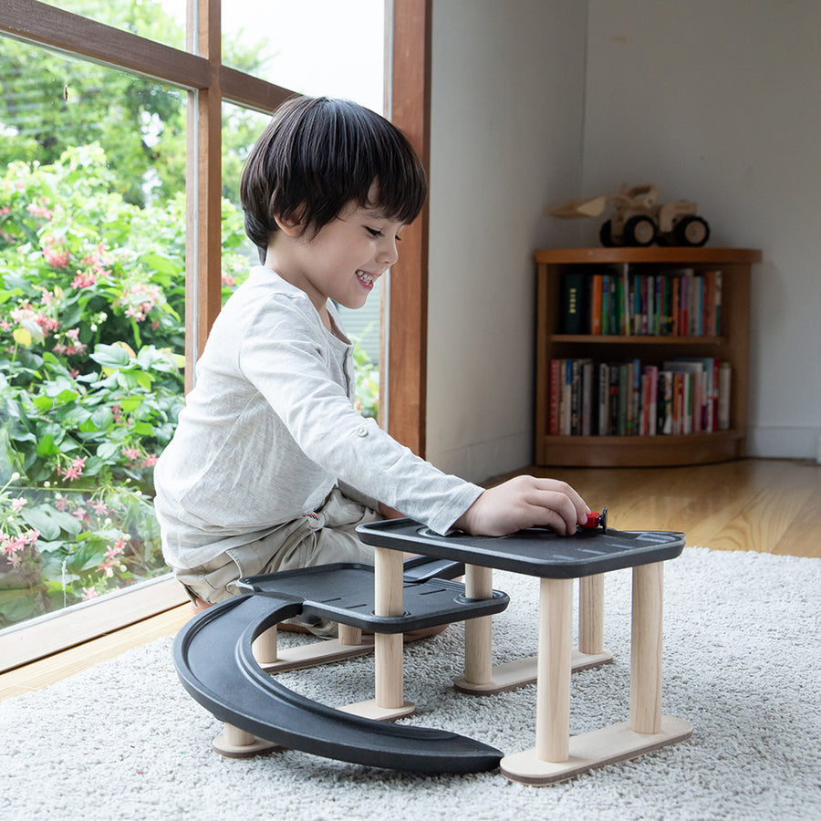 PlanToys Race N Play Parking Garge