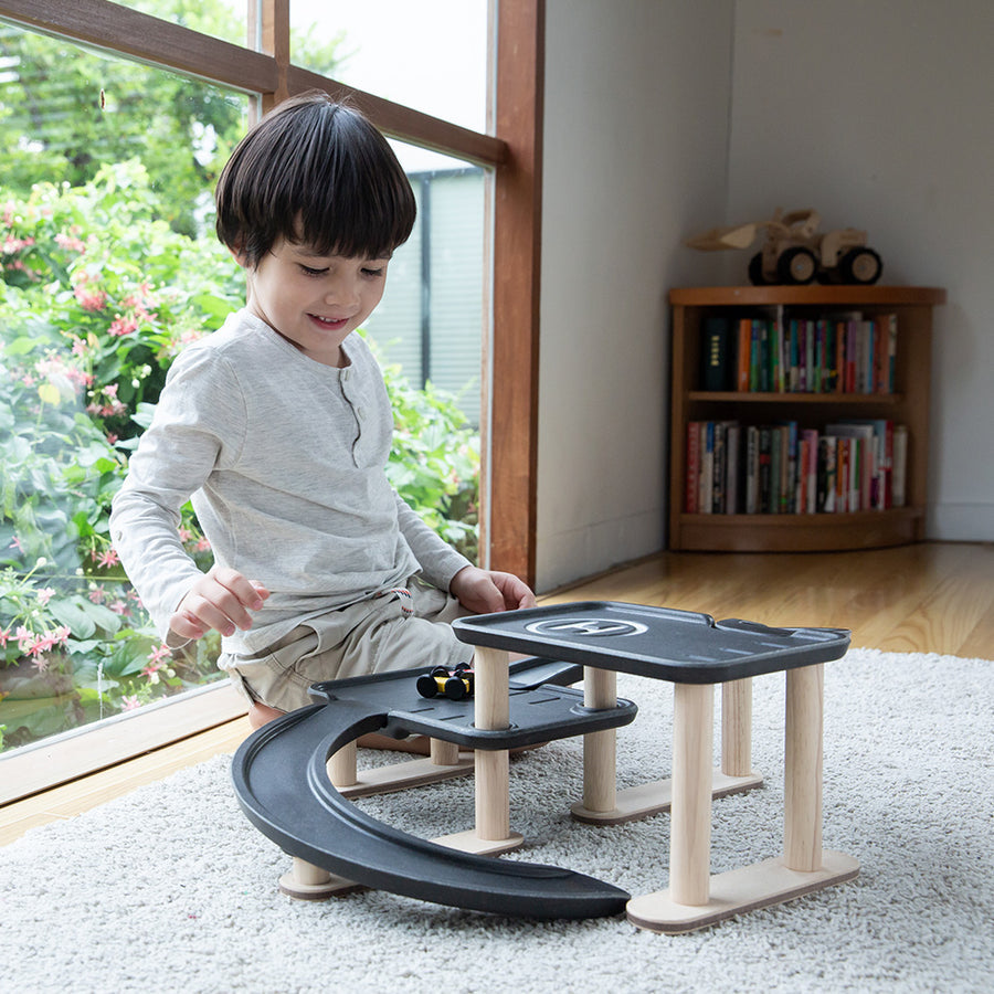 PlanToys Race N Play Parking Garge