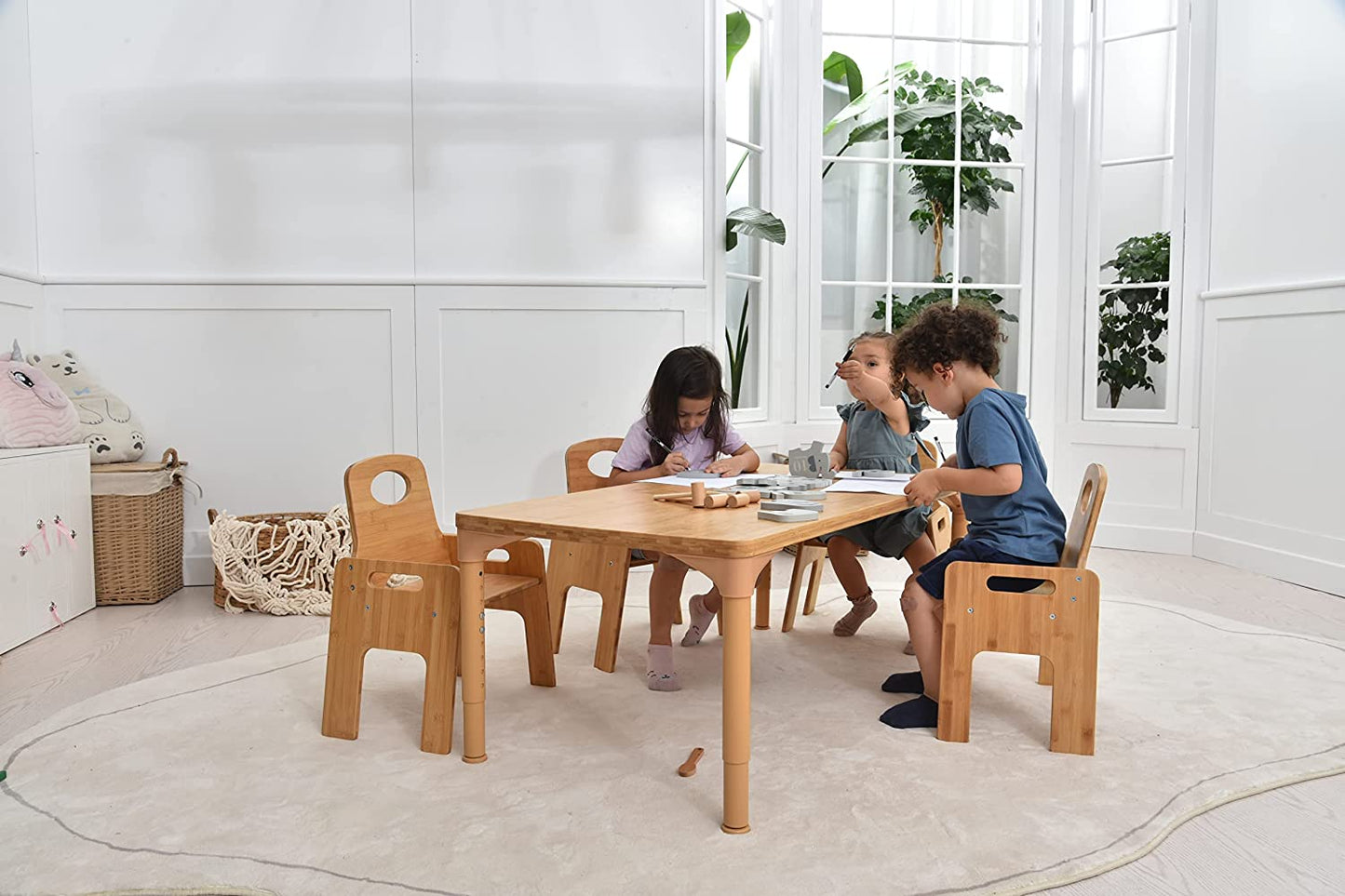 Adrian - Ensemble table et chaises en bambou pour tout-petits, 5 pièces, par Avenlur