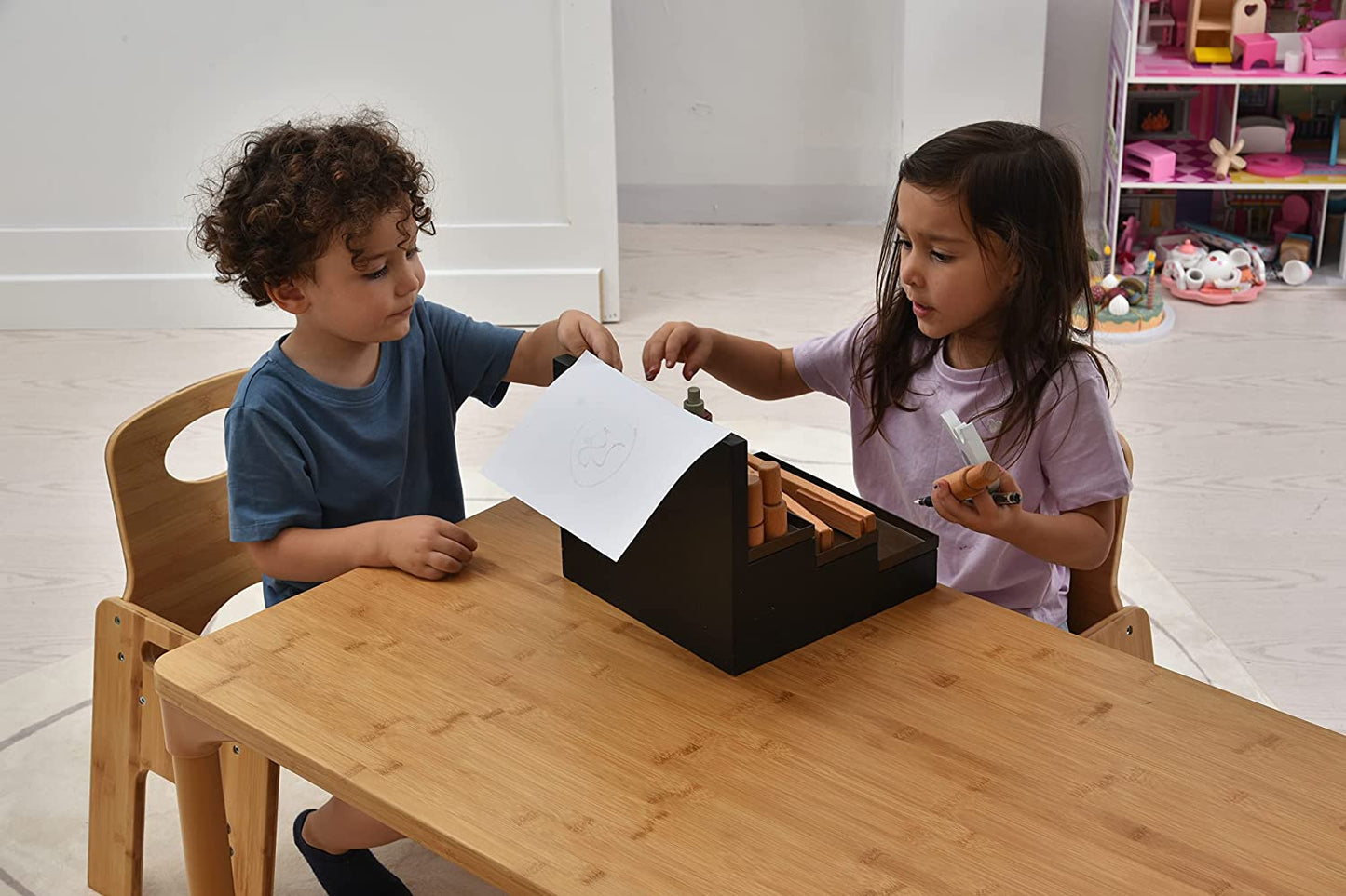 Adrian - Ensemble table et chaises en bambou pour tout-petits, 5 pièces, par Avenlur