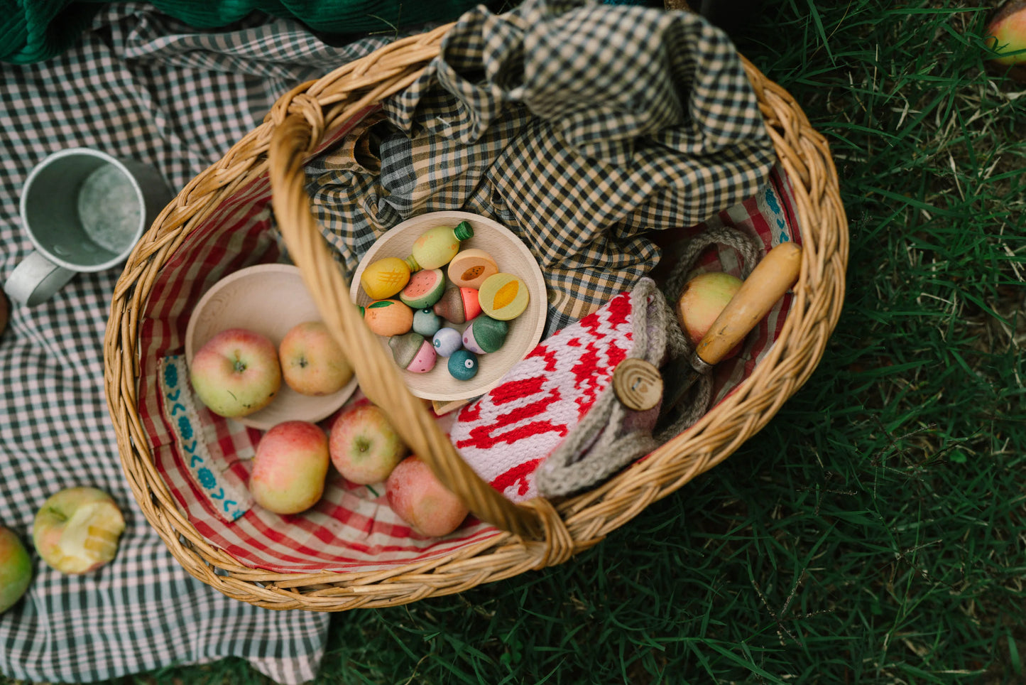Grapat Wood Fruits (12 Pieces)