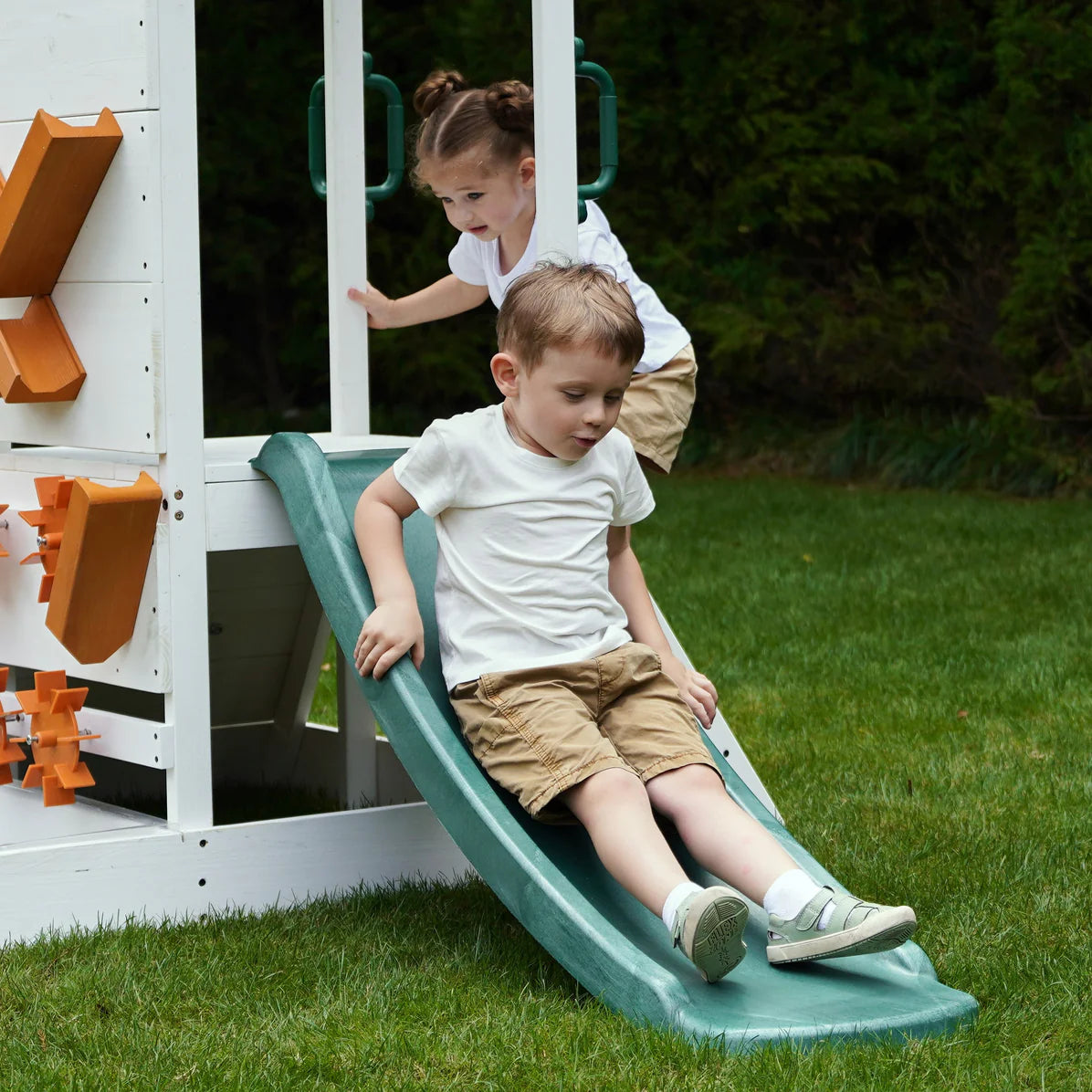 Mini aire de jeux d'extérieur Aloe avec jeux d'eau pour enfants et tout-petits par Avenlur