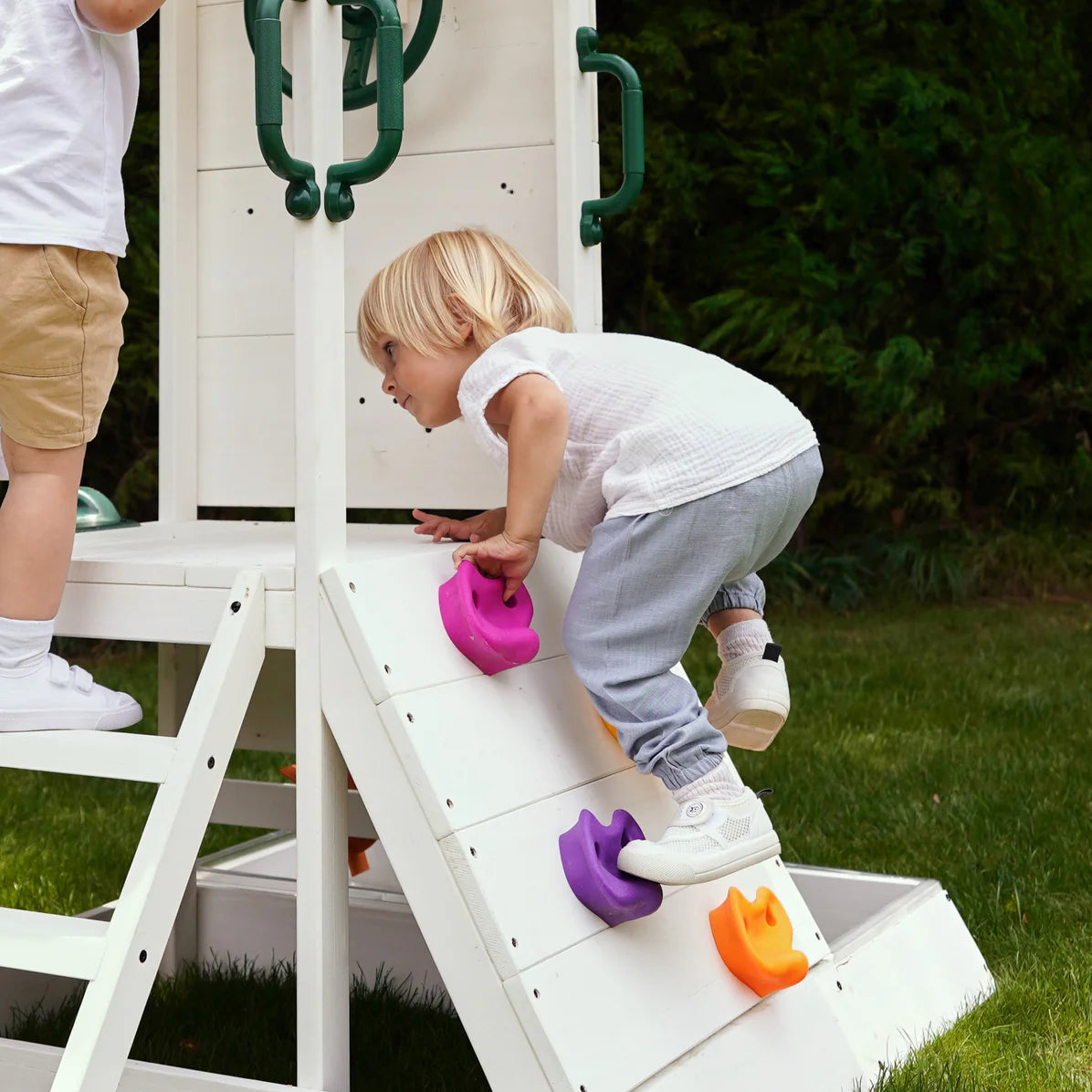 Mini aire de jeux d'extérieur Aloe avec jeux d'eau pour enfants et tout-petits par Avenlur