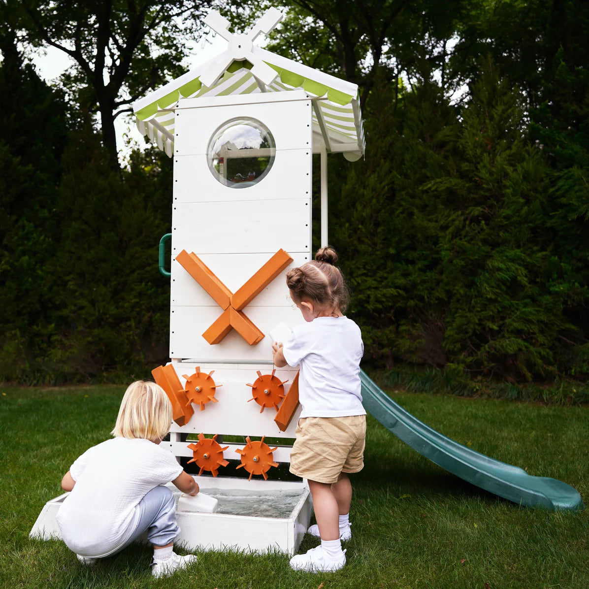 Mini aire de jeux d'extérieur Aloe avec jeux d'eau pour enfants et tout-petits par Avenlur