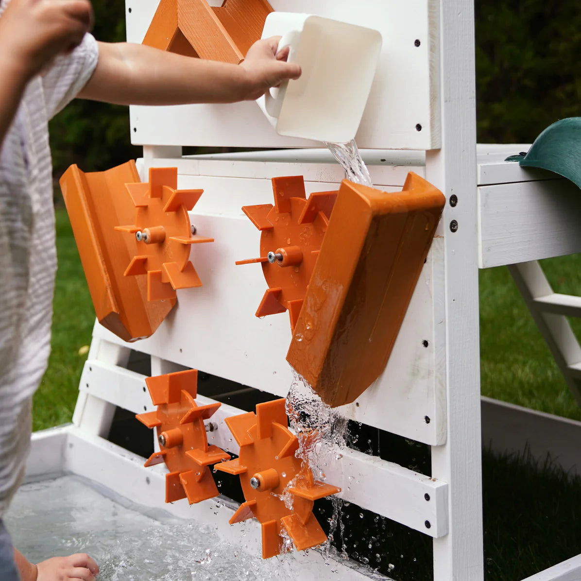 Mini aire de jeux d'extérieur Aloe avec jeux d'eau pour enfants et tout-petits par Avenlur