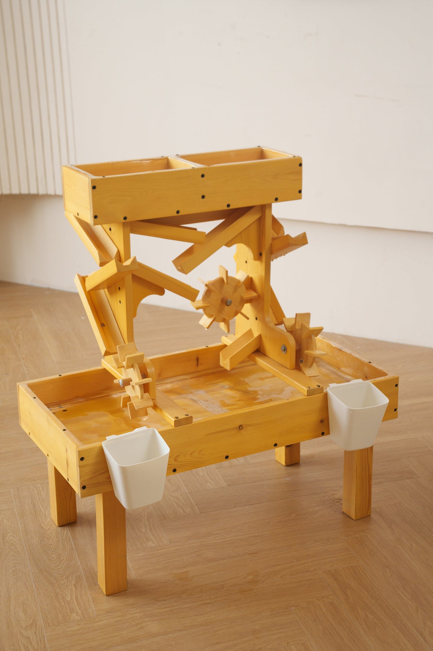 Table à eau d'extérieur en bois pour enfants et tout-petits par Avenlur 