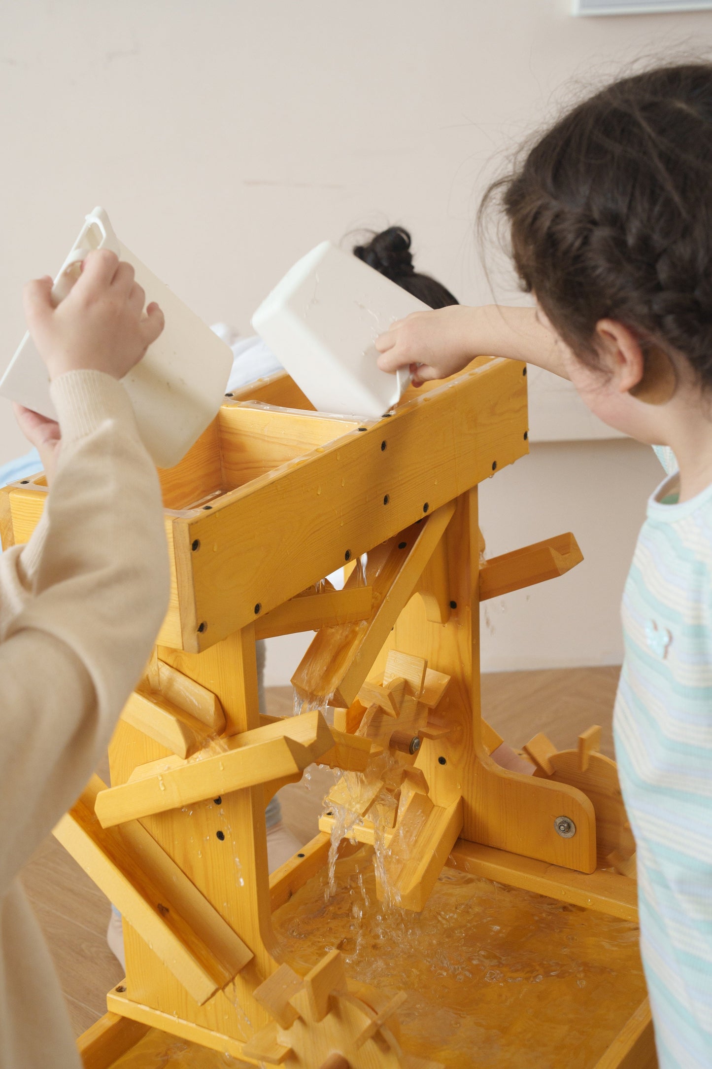 Table à eau d'extérieur en bois pour enfants et tout-petits par Avenlur 