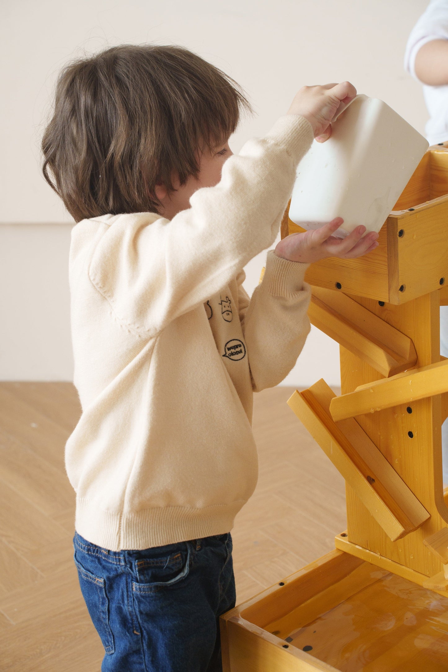 Table à eau d'extérieur en bois pour enfants et tout-petits par Avenlur 