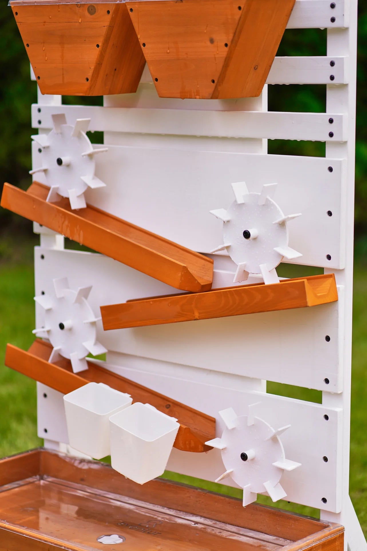Grande table à eau d'extérieur en bois pour enfants et tout-petits par Avenlur
