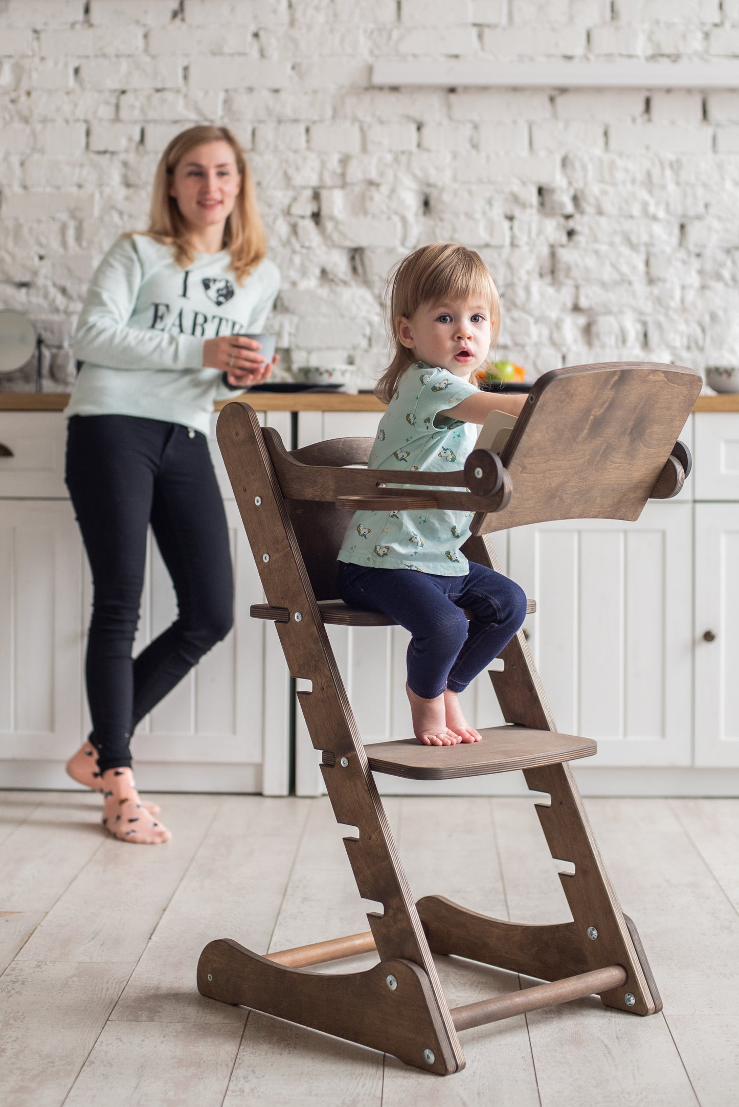 Chaise évolutive pour bébé – Kitchen Tower – Chocolat