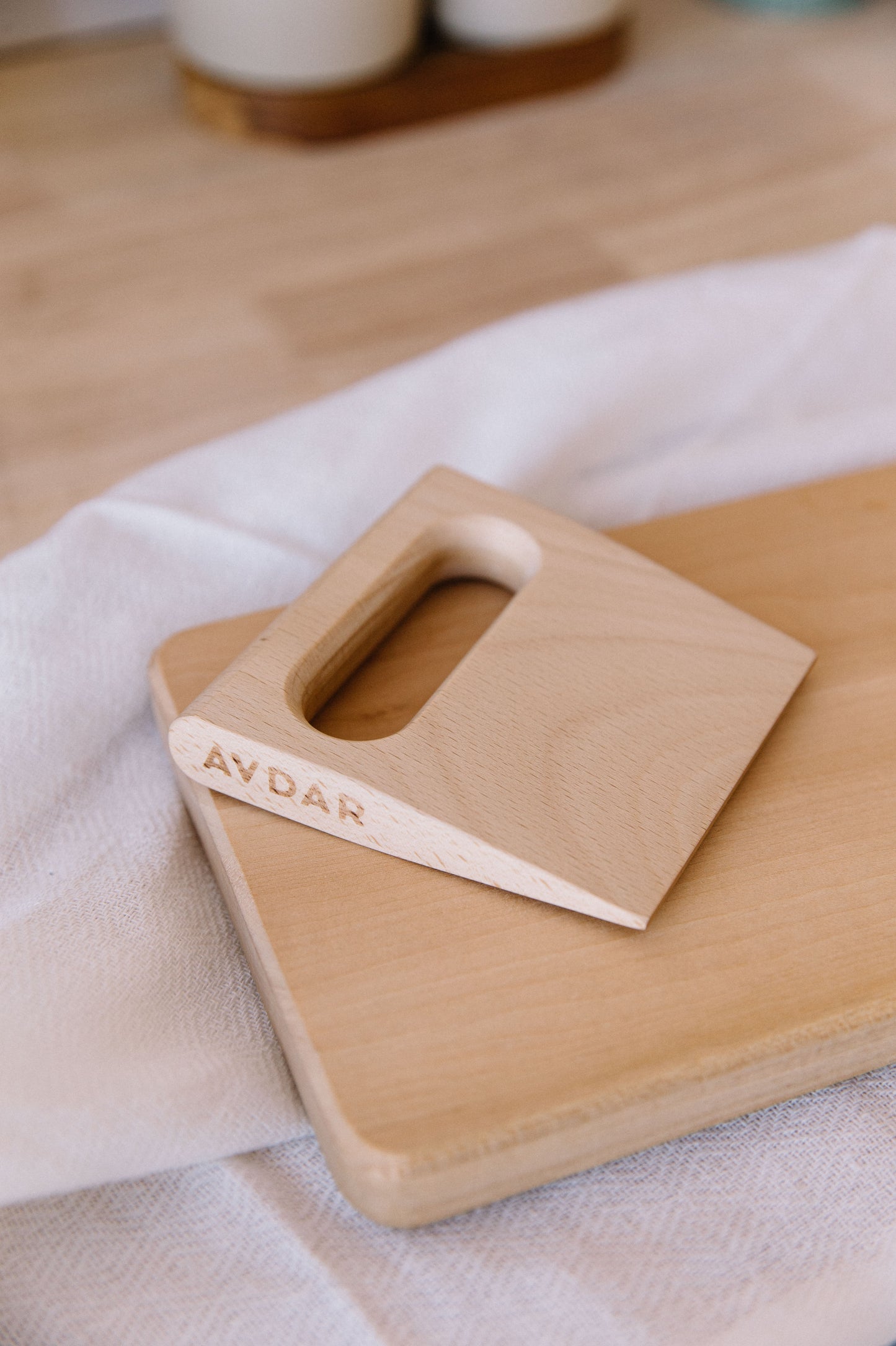 Planche à découper en bois Montessori Avdar 