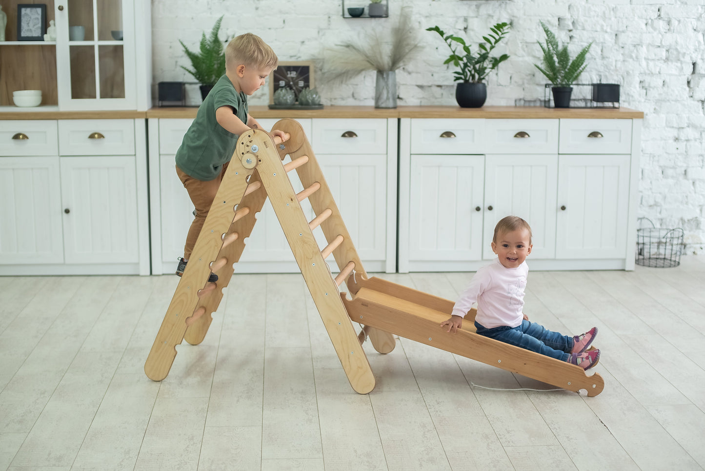 Ensemble d'escalade Montessori 2 en 1 : Échelle triangulaire + Planche toboggan/Rampe – Beige 